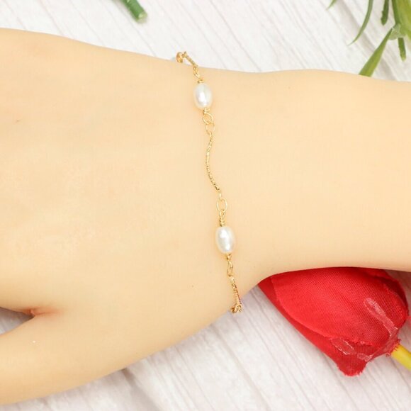 "Trendy Handmade Bracelet – A Thoughtful Gift for Girls & Women | UNVRC1104 - Picture 10 of 10